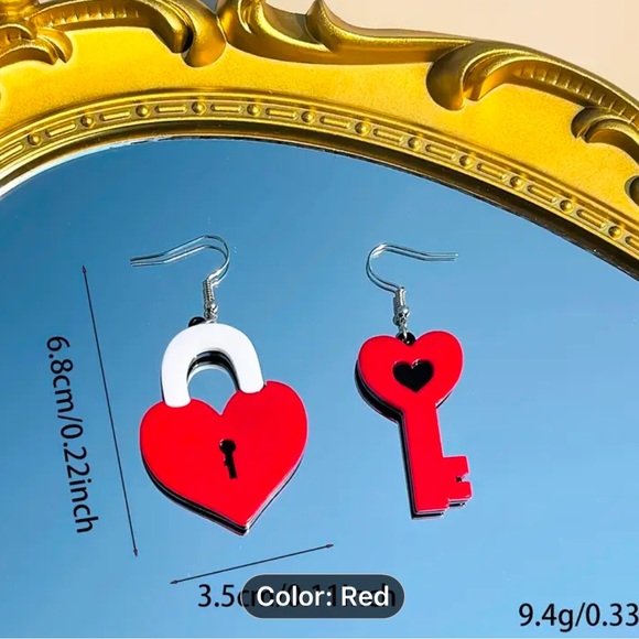 Lock 🔐 & Key 🔑 earrings - Picture 3 of 4